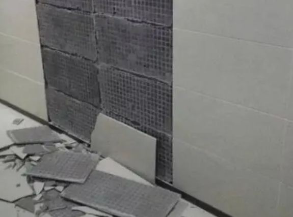 乌恰瓷砖空鼓维修公司分享下乌恰墙砖松动维修的知识